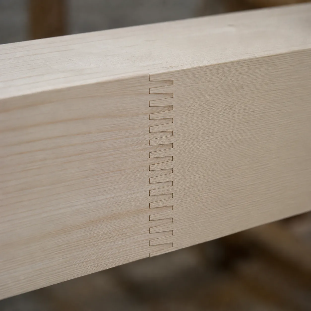 Keilzinkung im Detail, maßstabile Längsverbindung