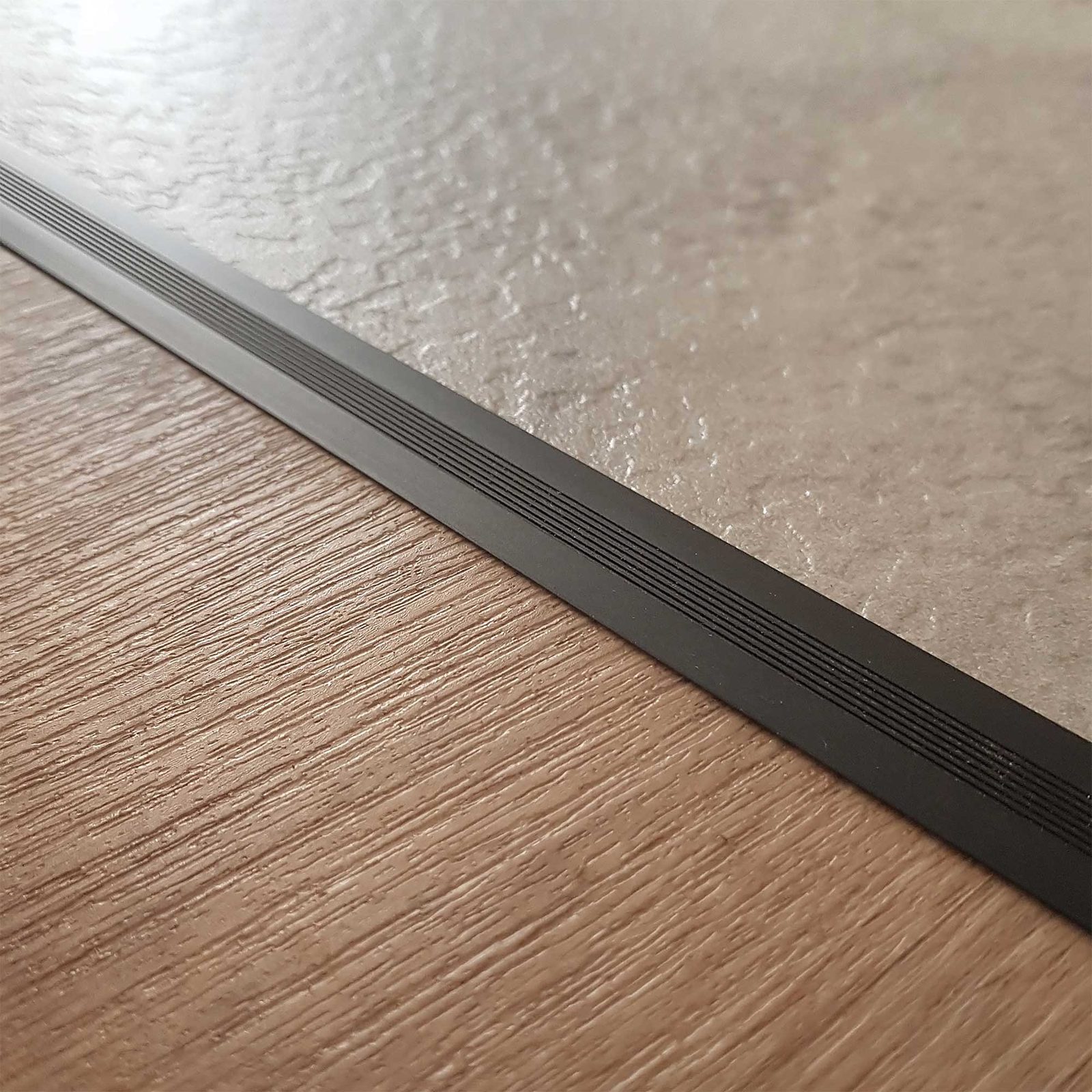 Übergang zwischen Holz und Fliese mit minileiste UL20X5
